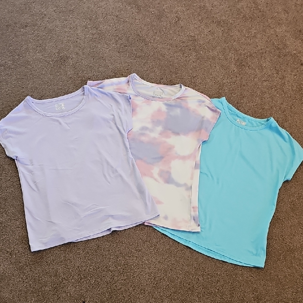 32 Degrees Purple and Pink Short Sleeve Tees